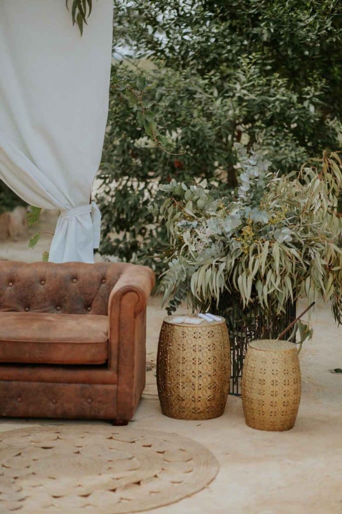 Pareja en boda rústica al atardecer, Finca El Vincle